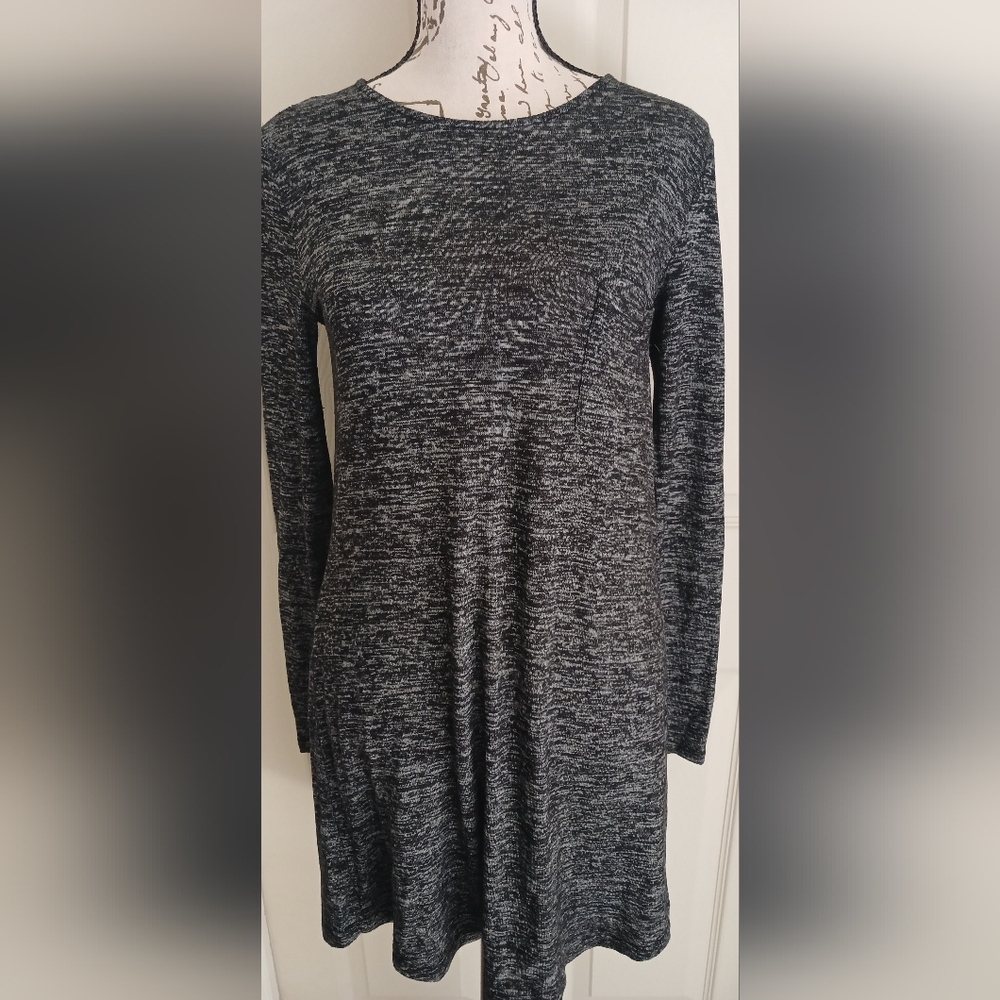 5/$25 Abercrombie & Fitch Black and Gray Knit Dress With Pocket Size Small